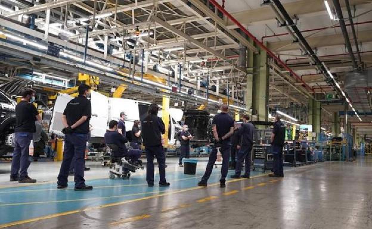 Actividad industrial en la planta Mercedes Benz en Vitoria 