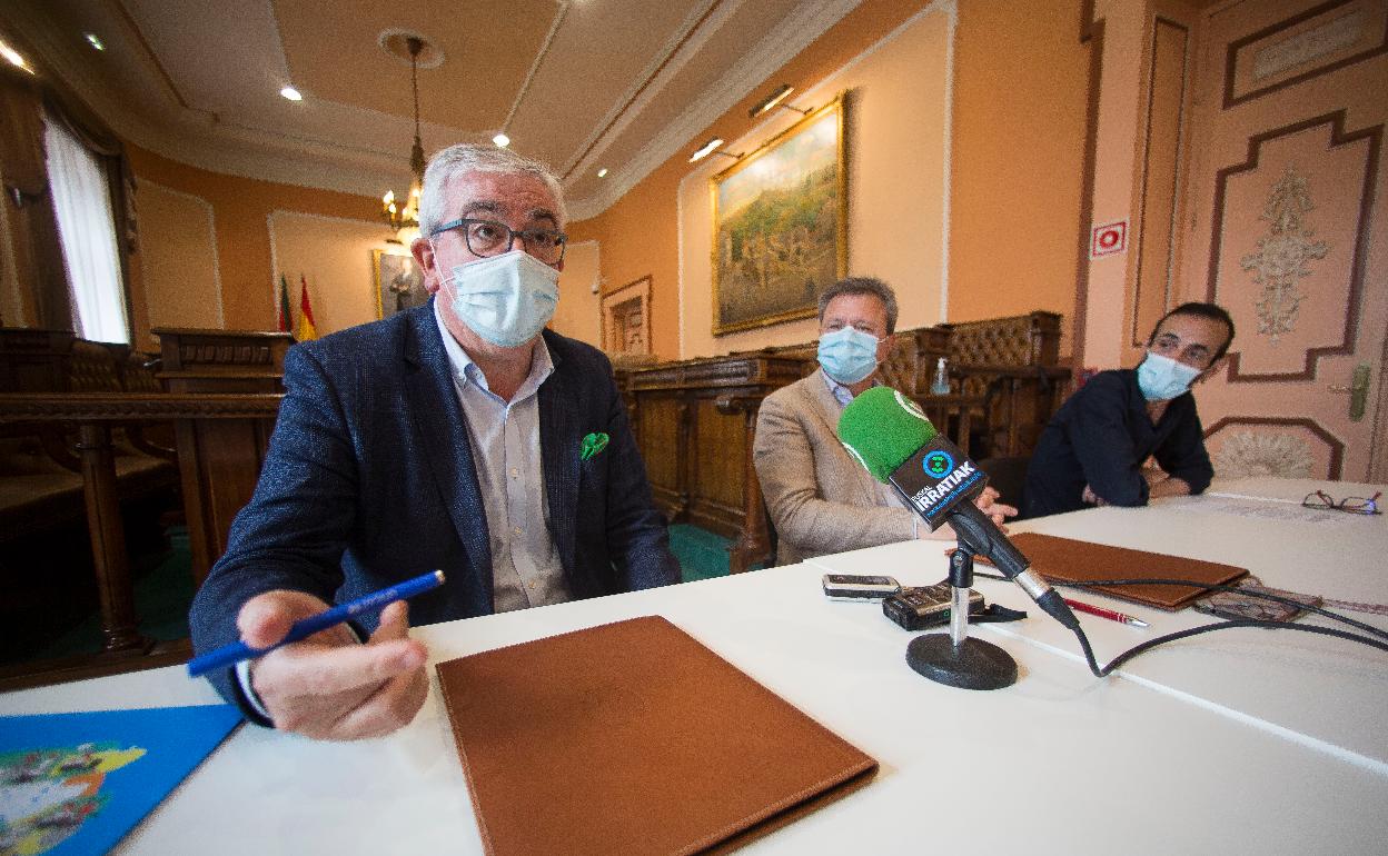 Isidro Elezgarai, José Antonio Santano y Santi Jiménez. 