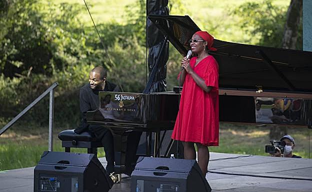 Cécile McLorin estará hoy en la Trini.