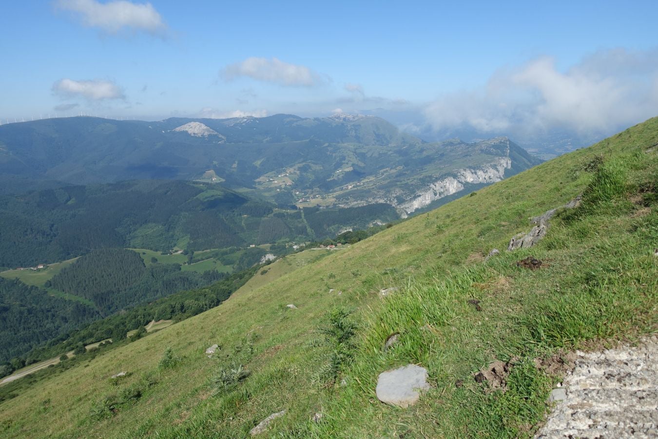 La cima más popular de la sierra de Aloña ofrece una magníficas vistas del Alto Deba y los montes que le rodean