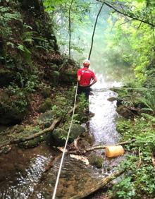 Imagen secundaria 2 - Imágenes del operativo desplegado en Usurbil.