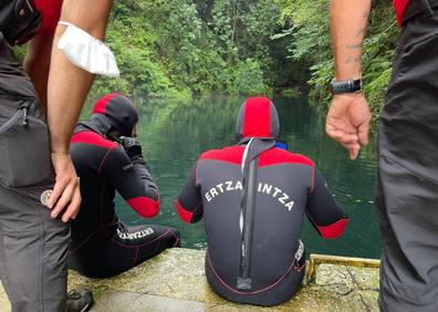 Imagen secundaria 1 - Imágenes del operativo desplegado en Usurbil.