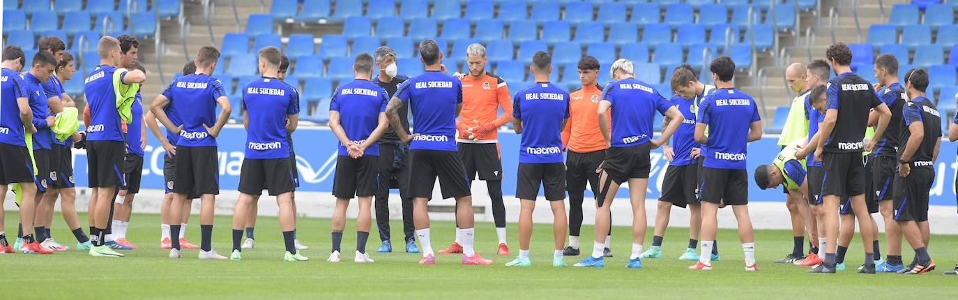 El conjunto txuri-urdin ha realizado hoy el último entrenamiento antes del segundo partido de la pretemporada que le enfrentará al equipo babazorro. 