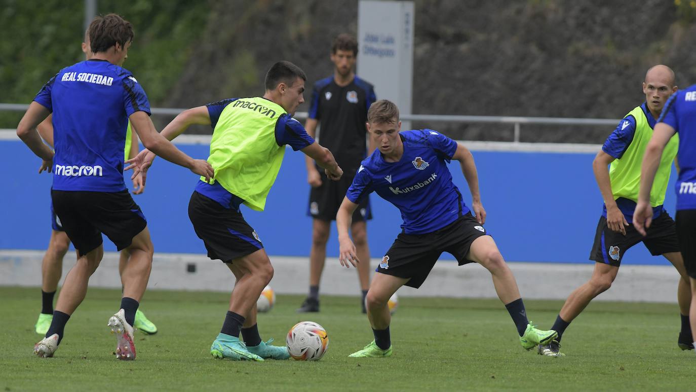 El conjunto txuri-urdin ha realizado hoy el último entrenamiento antes del segundo partido de la pretemporada que le enfrentará al equipo babazorro. 