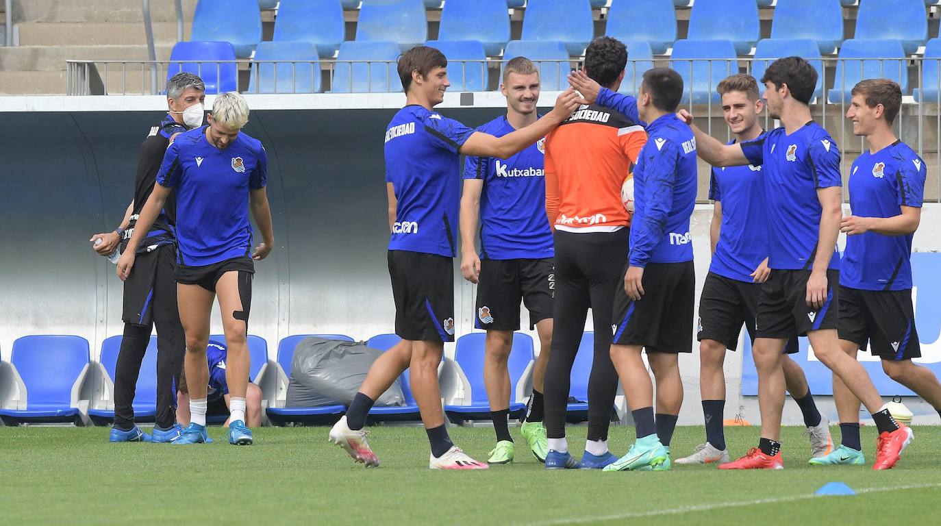 El conjunto txuri-urdin ha realizado hoy el último entrenamiento antes del segundo partido de la pretemporada que le enfrentará al equipo babazorro. 