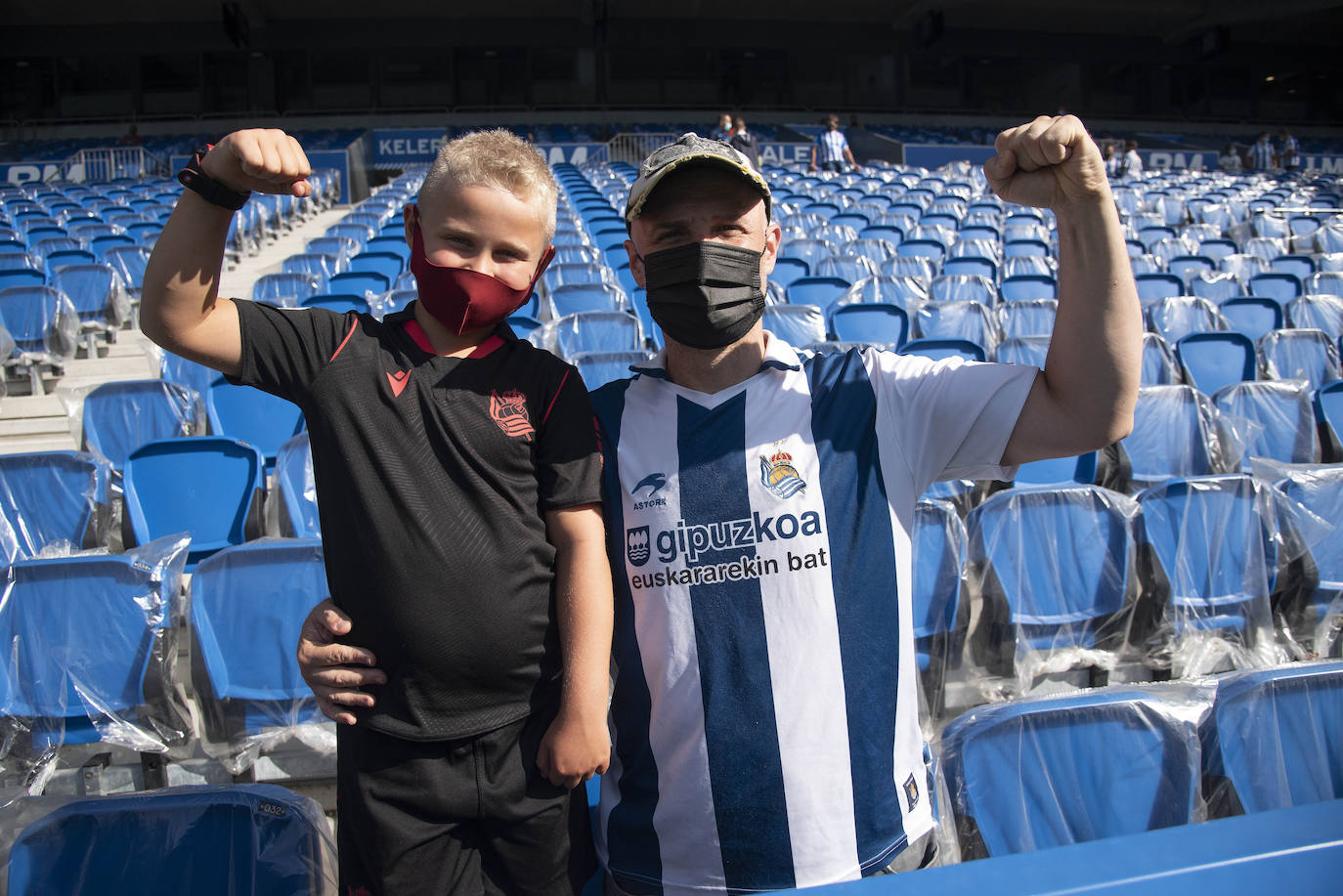 La afición de la Real Sociedad vuelve al estadio después de un largo periodo de tiempo