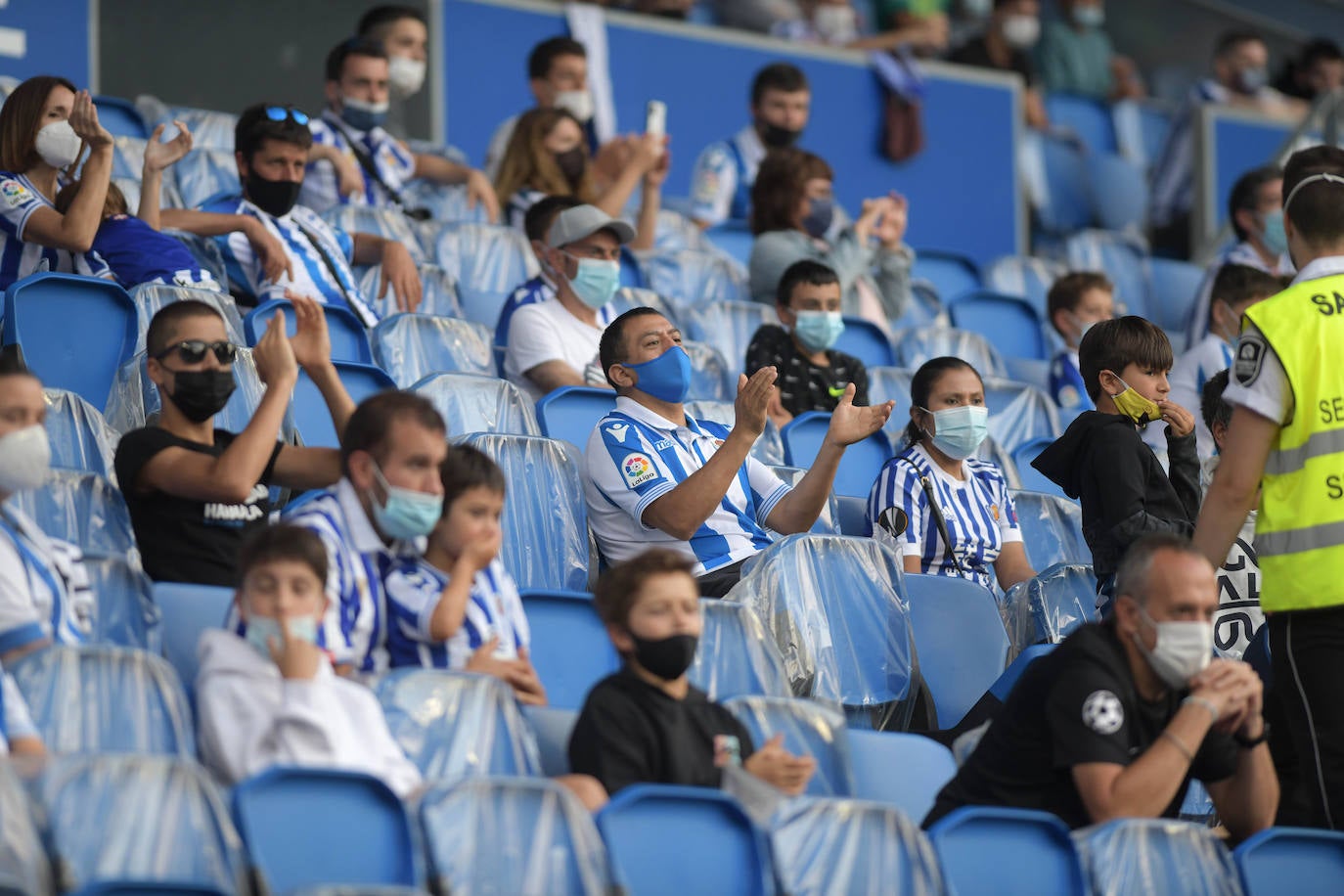 La afición de la Real Sociedad vuelve al estadio después de un largo periodo de tiempo