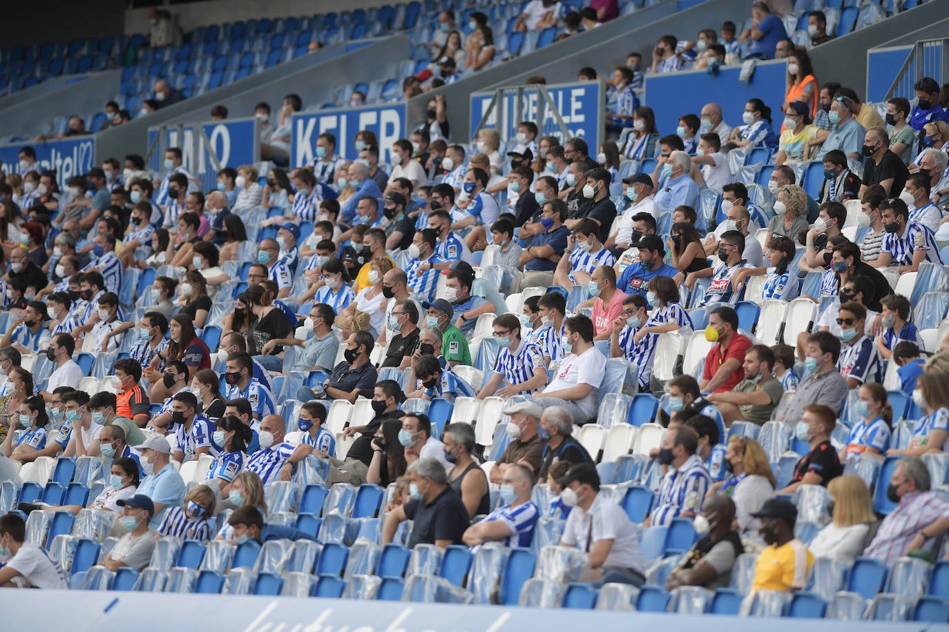 La afición de la Real Sociedad vuelve al estadio después de un largo periodo de tiempo