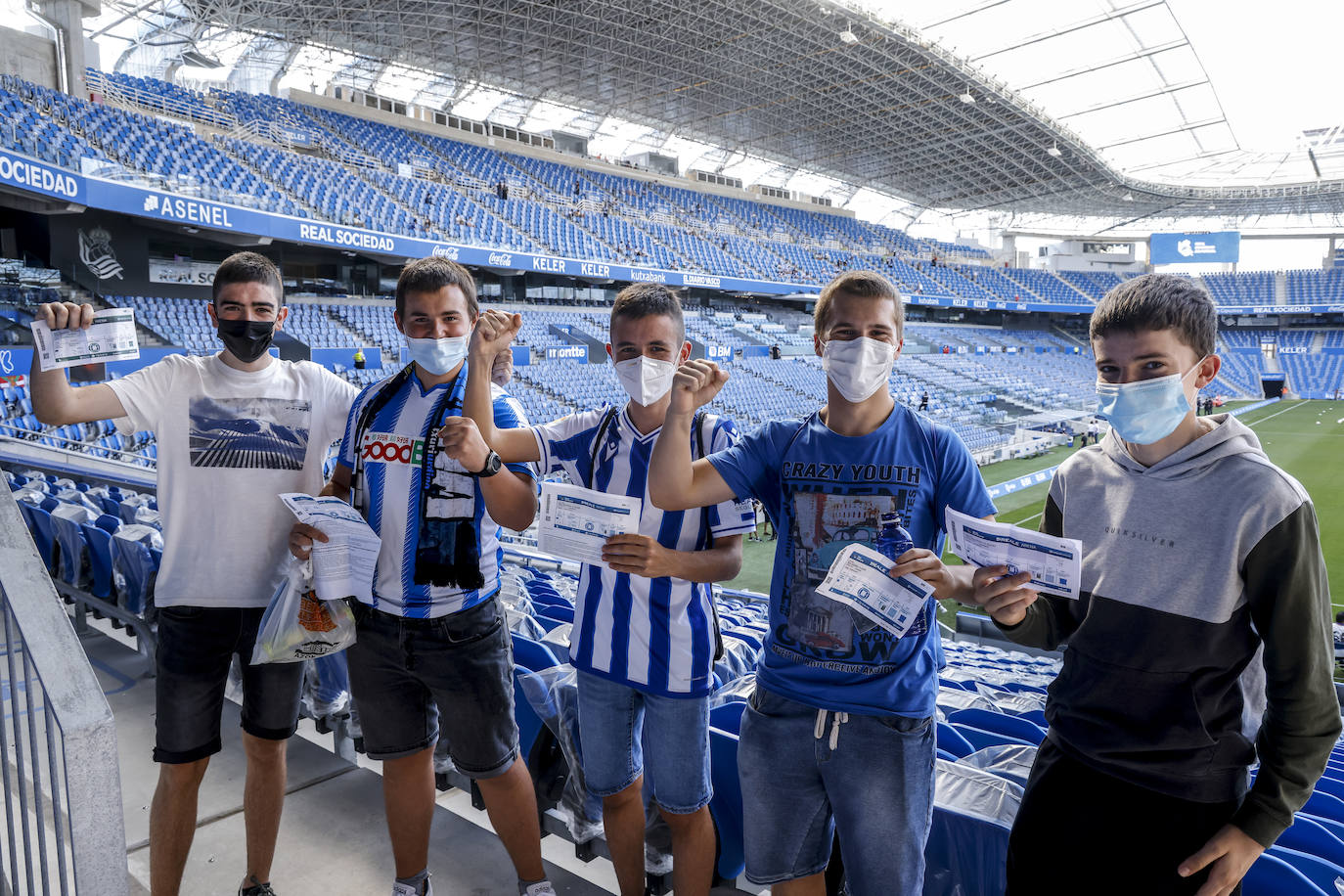 La afición de la Real Sociedad vuelve al estadio después de un largo periodo de tiempo