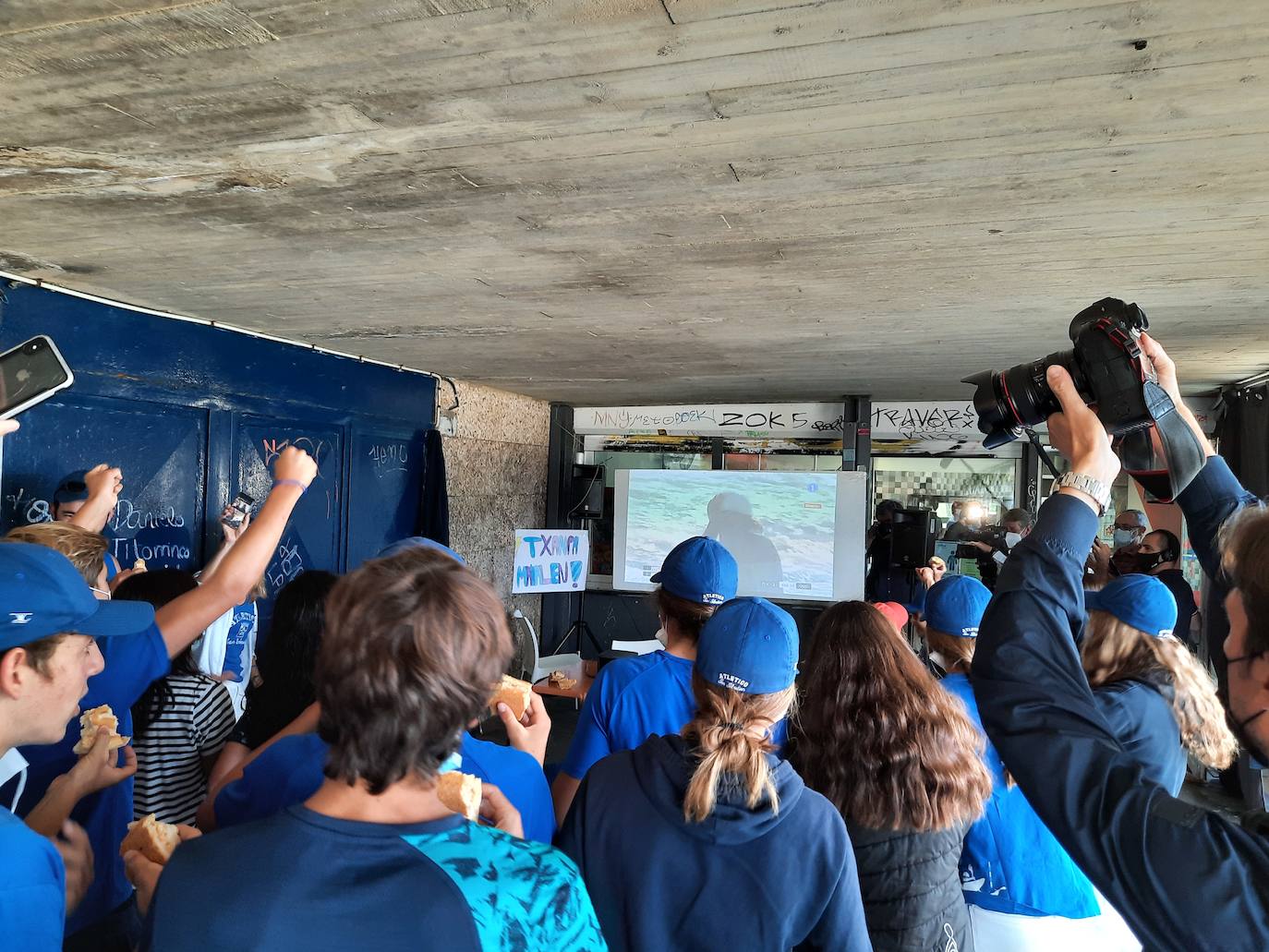 Maialen Chorraut ha vuelto a hacer historia al conseguir la medalla de plata en los Juegos Olímpicos de Tokyo 2020 y ha hecho vibrar a sus amigos en el Club Atlético San Sebastián. 