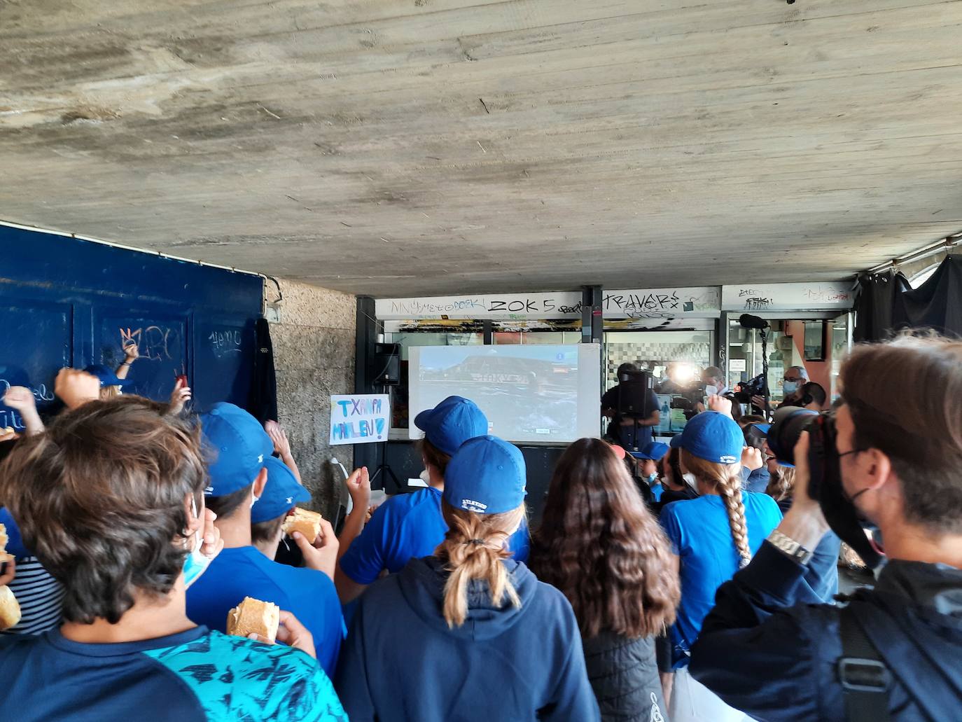 Maialen Chorraut ha vuelto a hacer historia al conseguir la medalla de plata en los Juegos Olímpicos de Tokyo 2020 y ha hecho vibrar a sus amigos en el Club Atlético San Sebastián. 