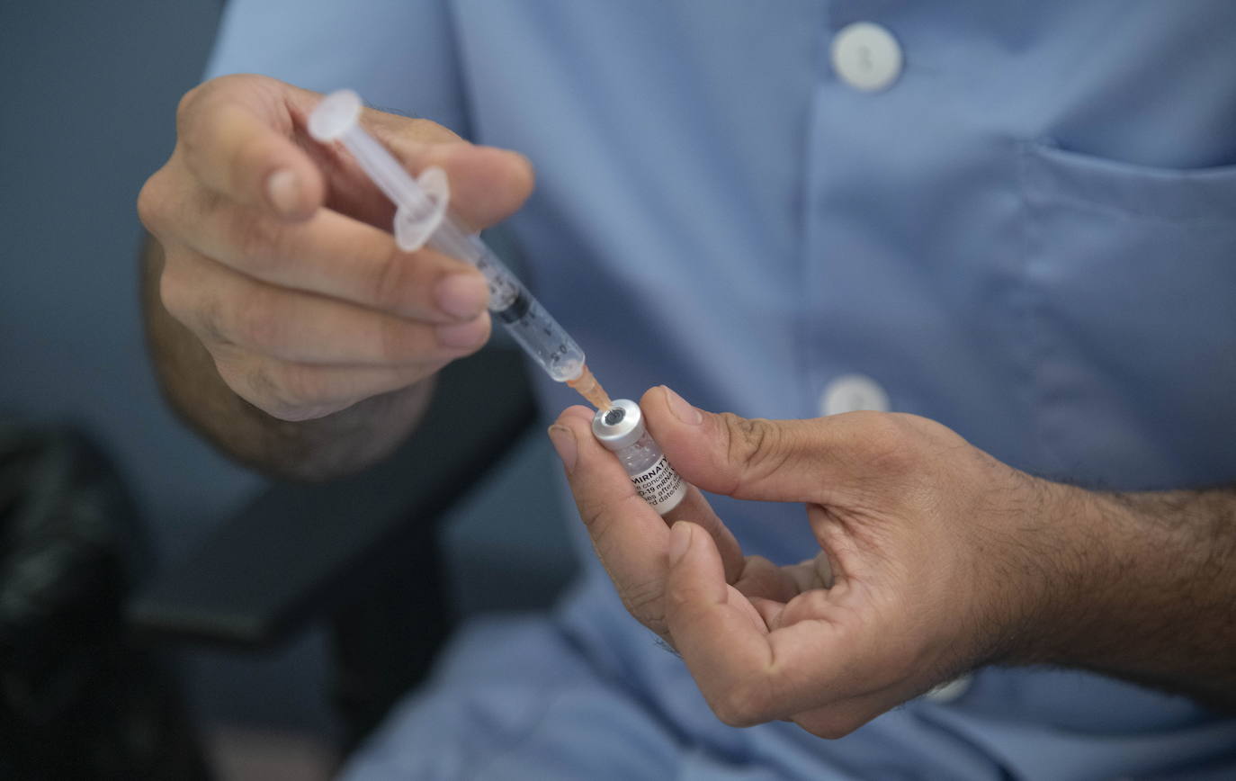 Vacunación: Euskadi recibirá más de 170.000 dosis de Moderna en agosto