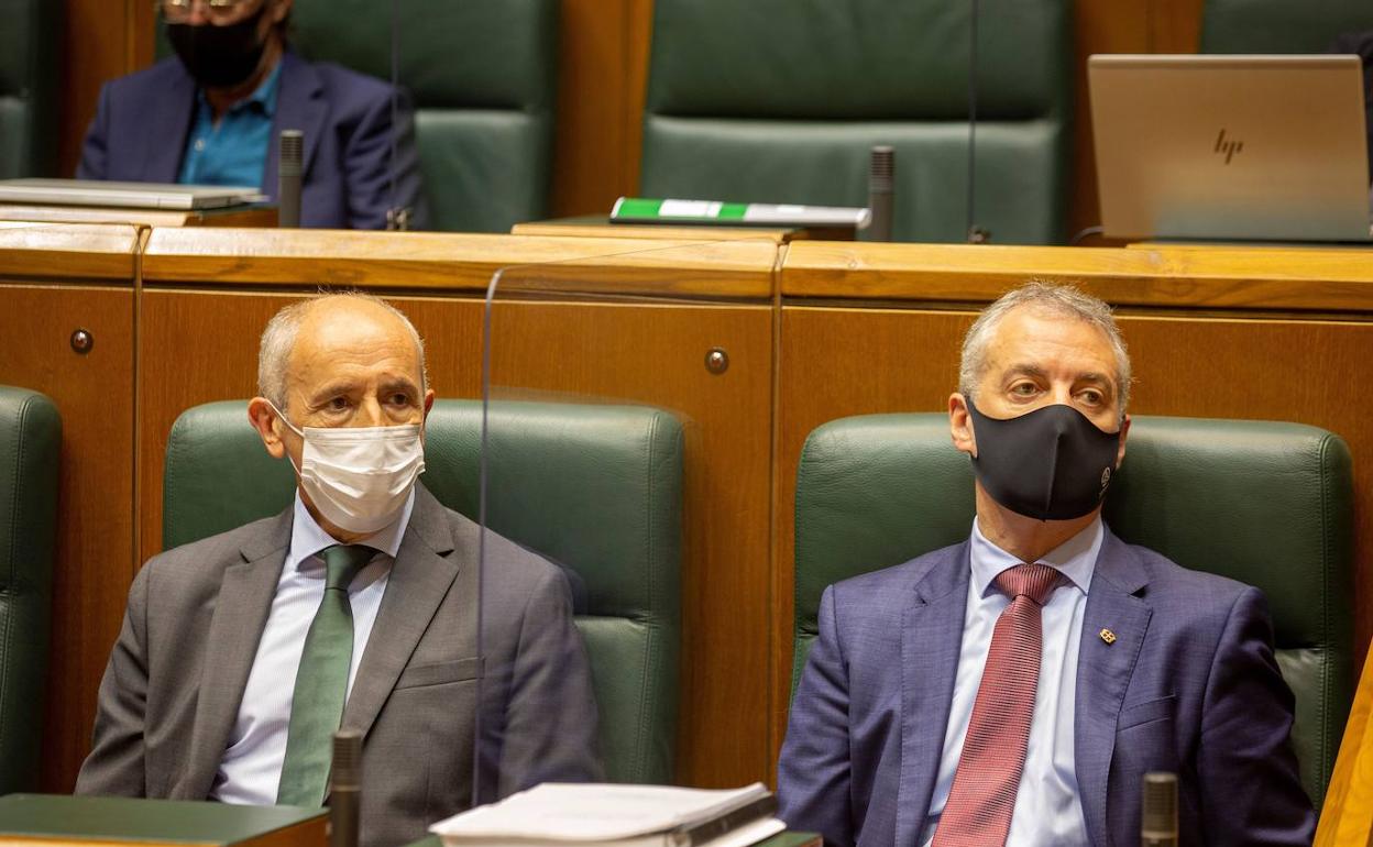 Iñigo Urkullu y Josu Erkoreka en un pleno reciente en el Parlamento Vasco