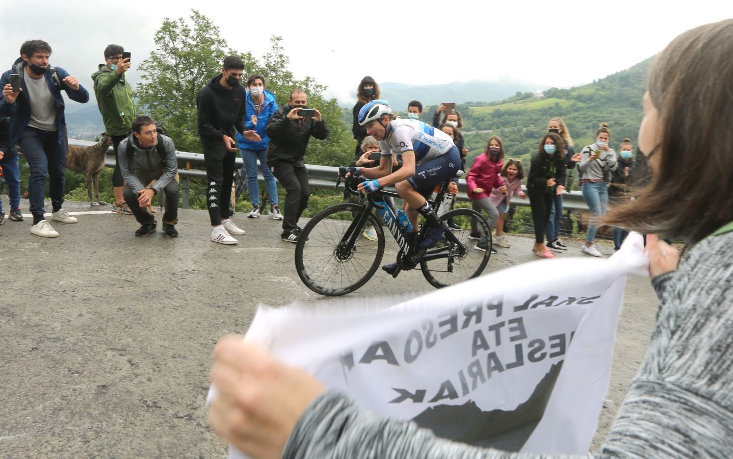 Annemiek van Vleuten (Movistar) se ha impuesto en la meta del Boulevard por delante de Ruth Winder (Trek-Segafredo) y Sabrina Stultiens (CCC)