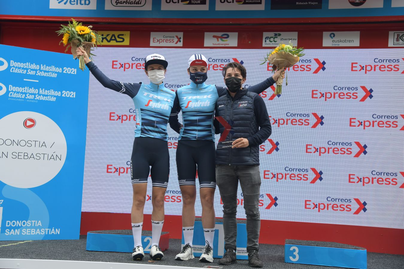 Annemiek van Vleuten (Movistar) se ha impuesto en la meta del Boulevard por delante de Ruth Winder (Trek-Segafredo) y Sabrina Stultiens (CCC)