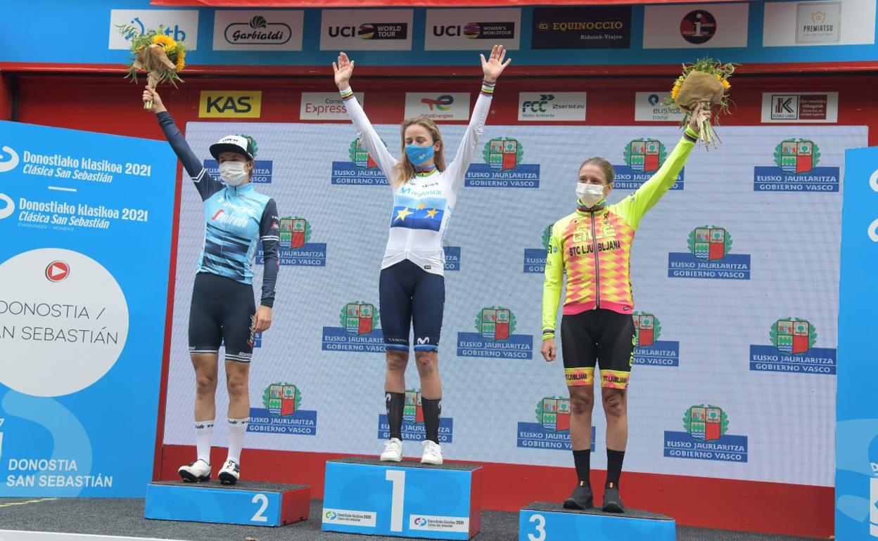 Ruth Winder, Annemiek van Vleuten y Tatiana Guderzo, en el podio.