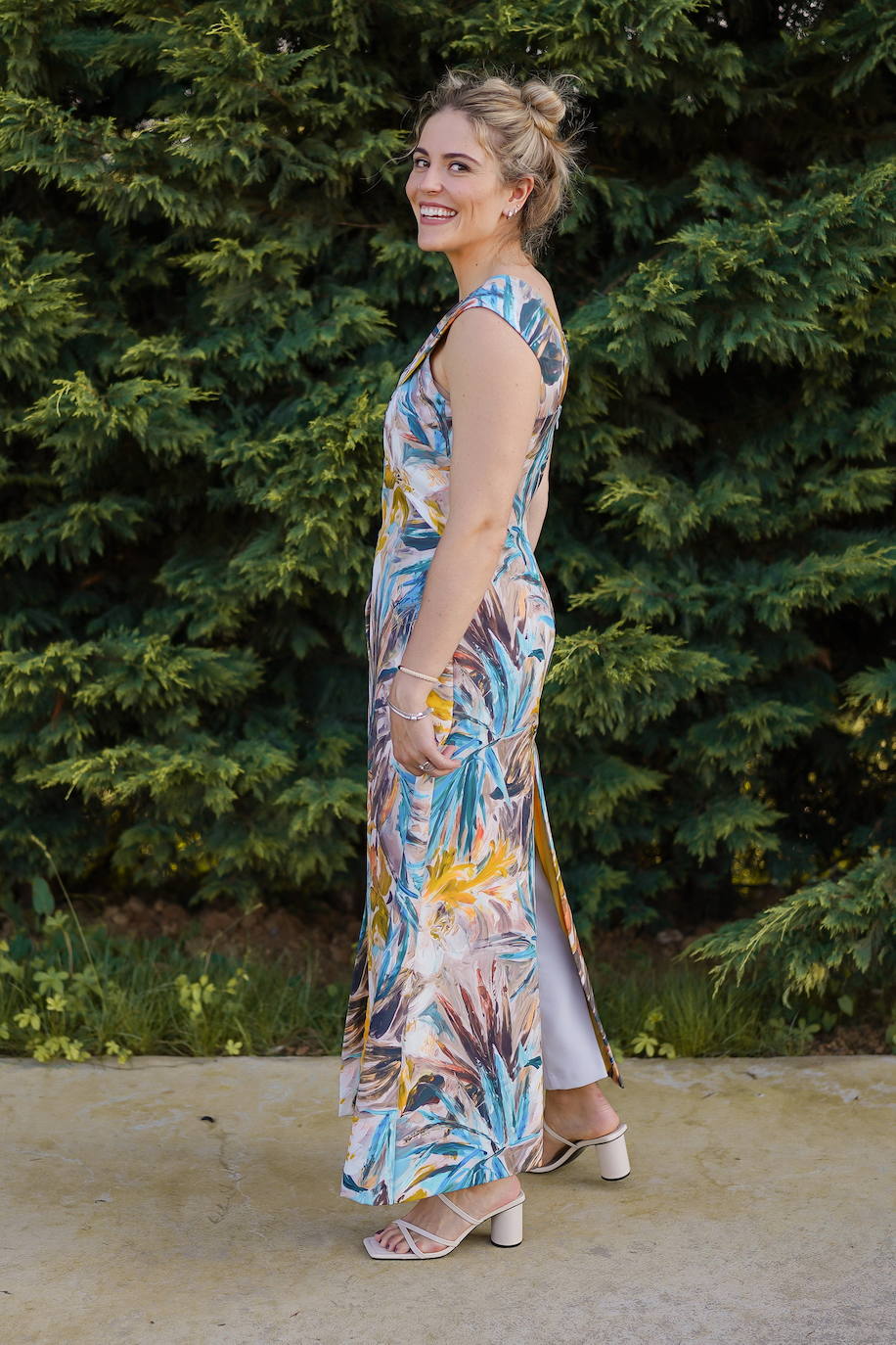 La diseñadora guipuzcoana Uxue Morejón y el escolta del Unicaja, Darío Brizuela, se dieron el «sí quiero» en una boda celebrada en Hika Txakolindegia. Estas son las mejores imágenes del mediático enlace