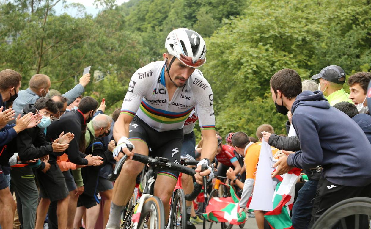 Julian Alaphilippe, en las rampas de Murgil. 