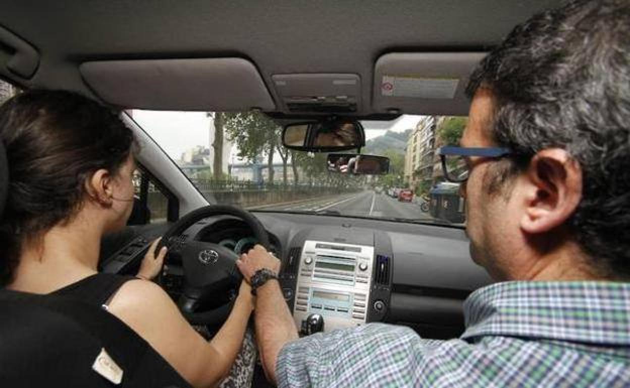 Carnet de conducir: Tráfico incorpora en Gipuzkoa tres examinadores más