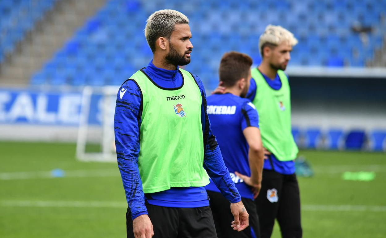 Real Sociedad: La Real tendrá que mover ficha ante la lesión de Carlos Fernández