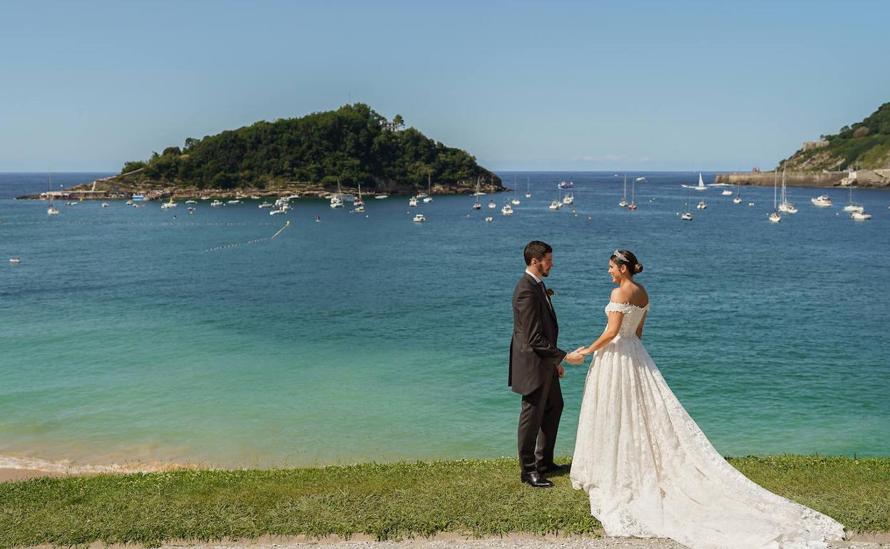 La boda de cuento de una diseñadora de moda y un jugador de baloncesto