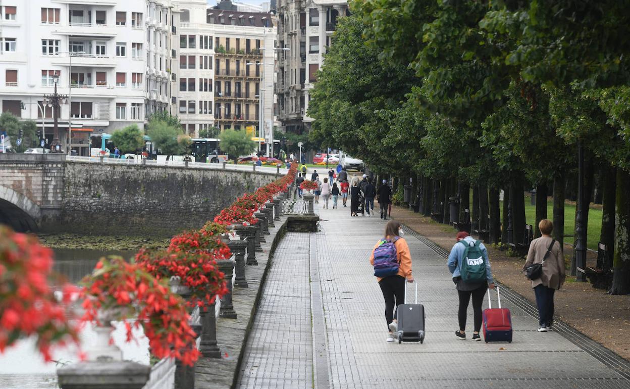 Covid en Euskadi:Los hospitales vascos atienden a 326 enfermos covid, casi cuatro veces máss que hace un mes
