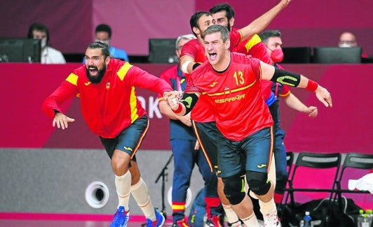 Aginagalde celebra el bronce nada más pitar el final. 