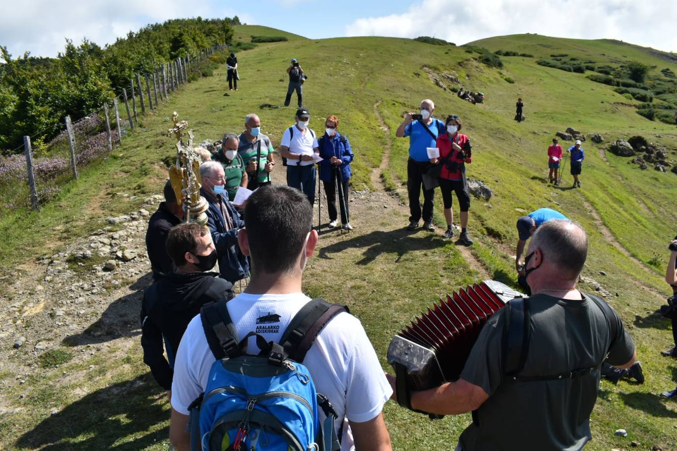 Fotos: Visita del Arcángel San Miguel a la ermita de Igaratza