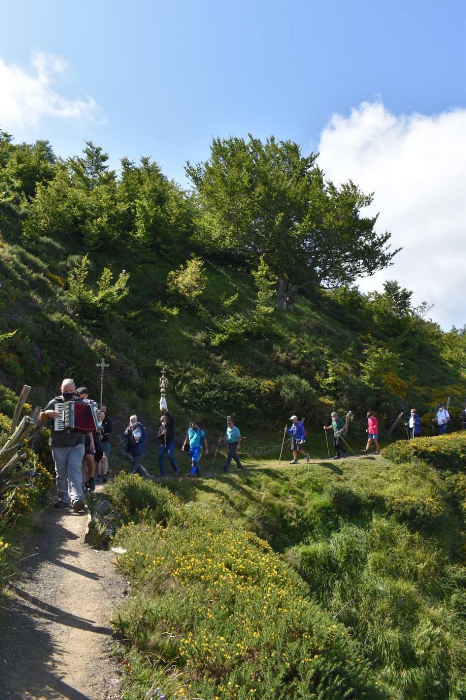 Fotos: Visita del Arcángel San Miguel a la ermita de Igaratza
