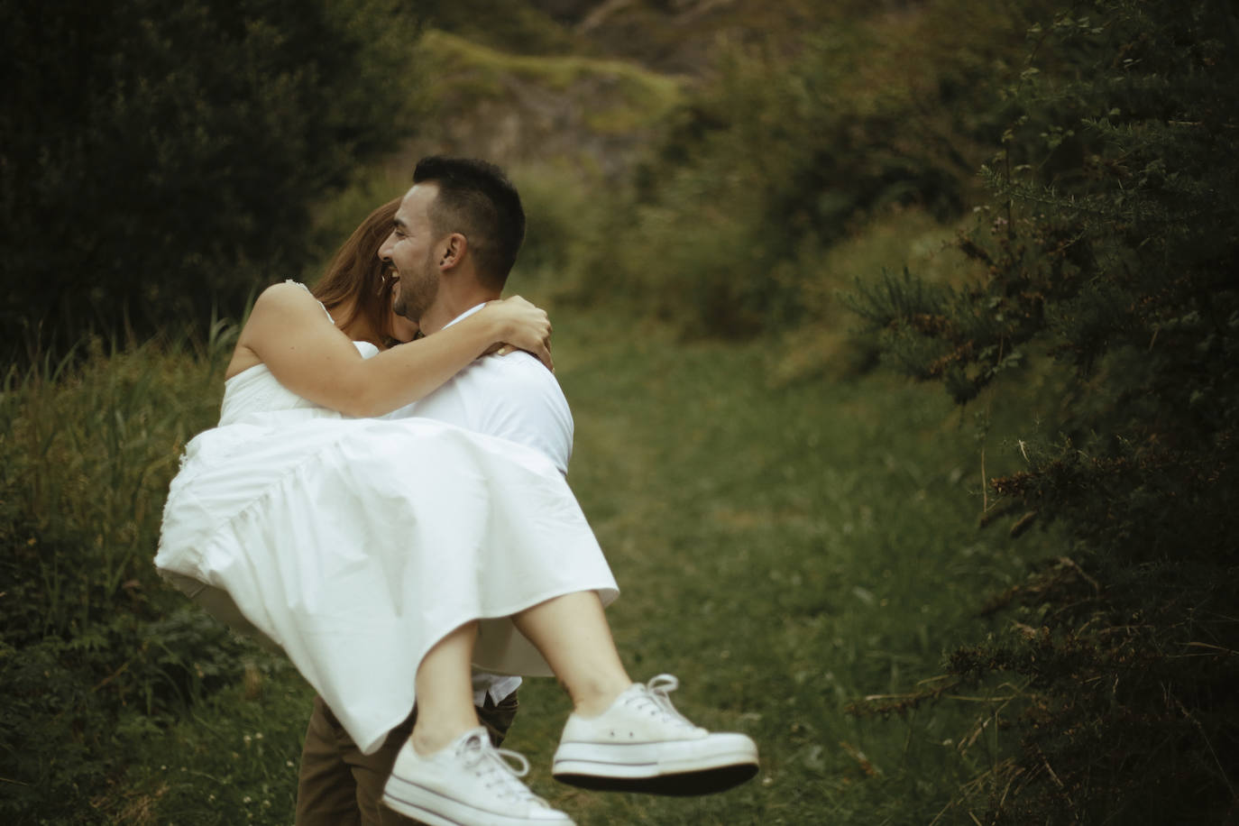Ianire y Luis se darán el 'sí quiero' en una boda poco convencional. Antes de la esperada fecha (20 de agosto), han querido compartir su amor a través de una preboda singular cargada de amor