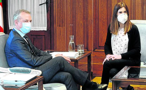 El lehendakari y la portavoz de Elkarrekin Podemos-IU, Miren Gorrotxategi, durante una reunión en Ajuria Enea. /