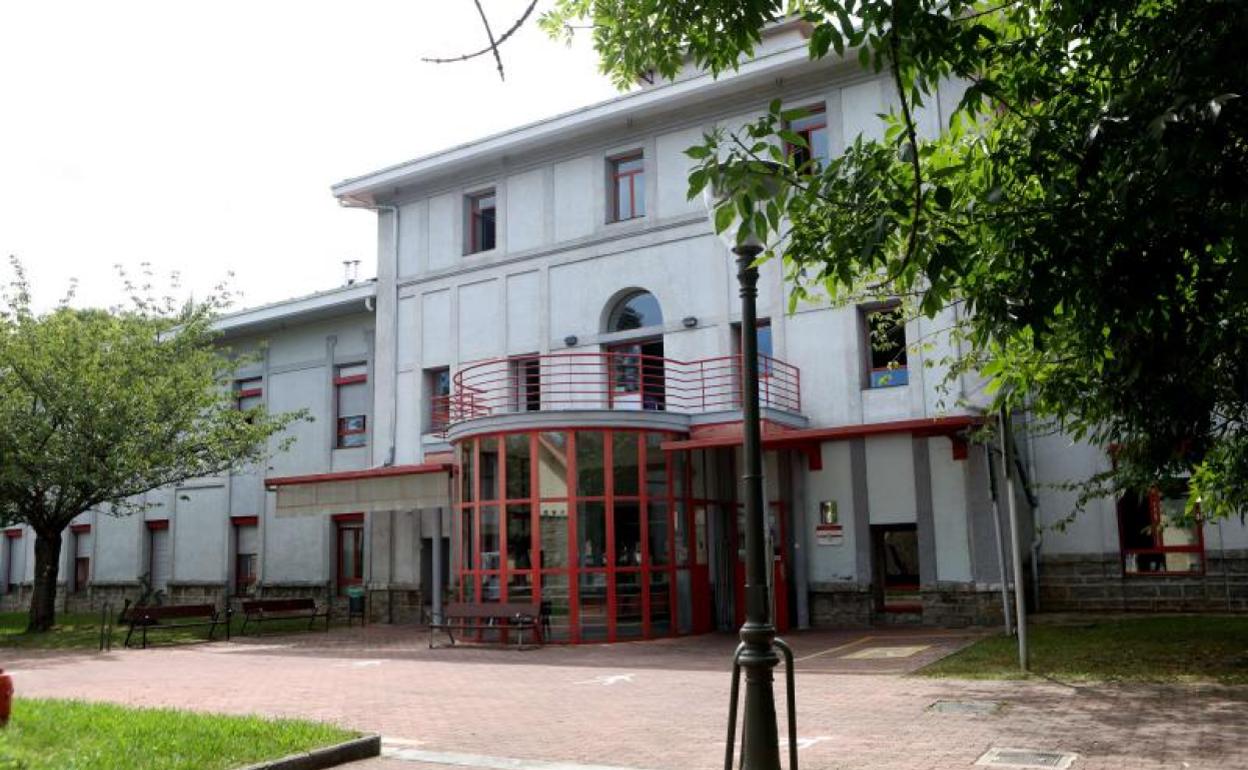 La residencia Ama Xantalen de Irun se ha cobrado la segunda víctima de la quinta ola de la pandemia. 