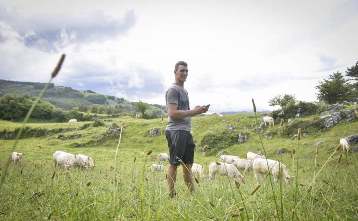 Joseba Senperena, junto con 