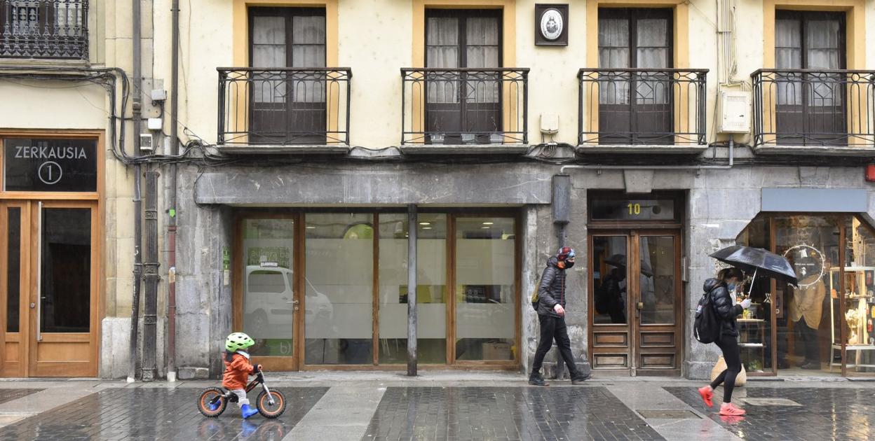 Imagen de la futura ubicación de la oficina de turismo en la Plaza Zaharra. 