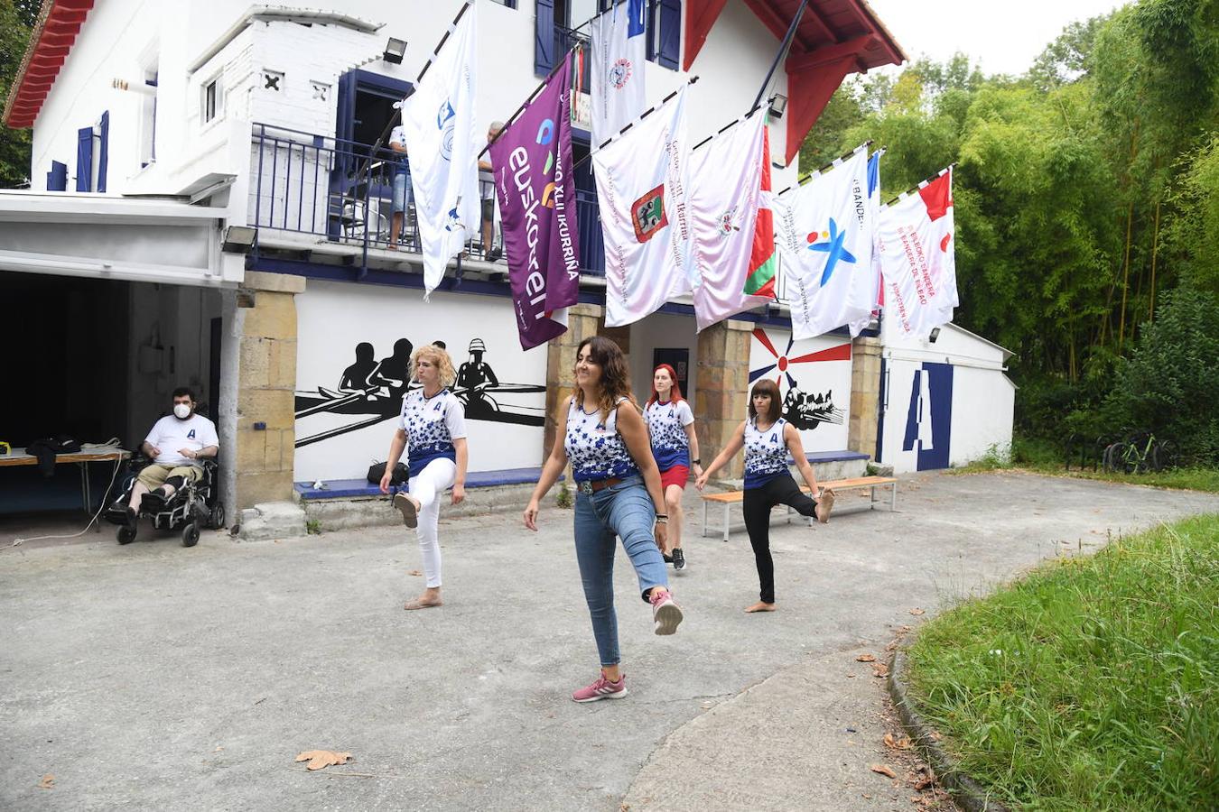 Fotos: Las remeras de Arraun Lagunak ya celebran su Liga Euskotren