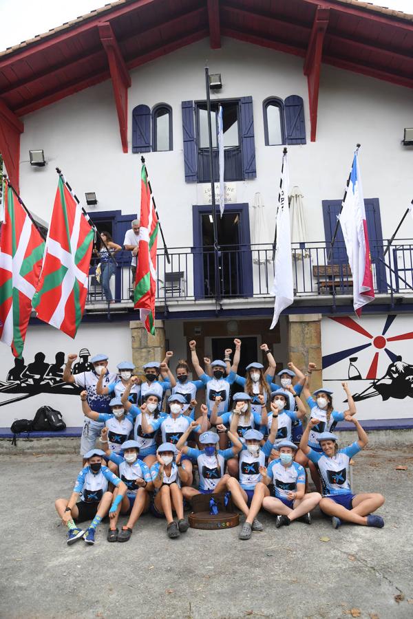 Fotos: Las remeras de Arraun Lagunak ya celebran su Liga Euskotren