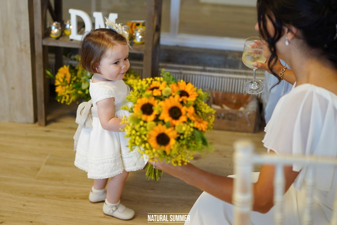 Contra viento y marea, y nunca mejor dicho, la pareja formada por la periodista donostiarra Danae Zarzuelo y el jugador de baloncesto Mike Carlson se dieron un 'sí quiero' más que emotivo. He aquí los mejores momentos del inolvidable y esperado día