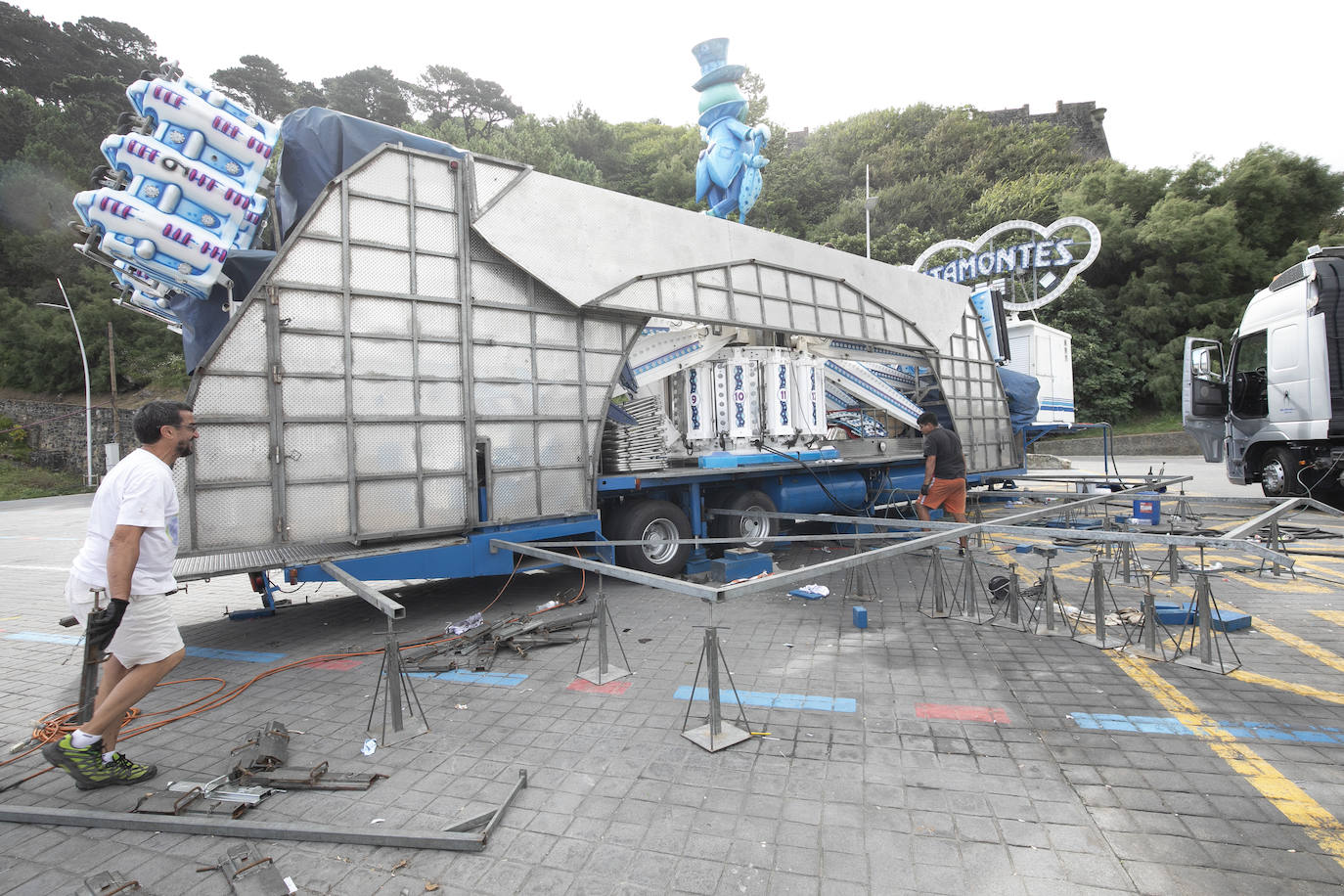 Era la primera vez que se instalaba el ferial del Paseo Nuevo sin el contexto de la celebración de la Semana Grande, lo que en un primer momento provocó dudas sobre cuál sería la respuesta del público. Ahora, una vez despedidas las atracciones el balance tanto de los feriantes como de Donostia Festak no puede ser más satisfactorio. Se han superado las expectativas en cuanto a afluencia de personas y se ha constatado un elevado respeto por el cumplimiento de las normas sanitarias impuestas por la pandemia del Covid.