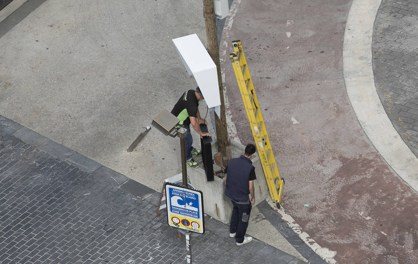 Era la primera vez que se instalaba el ferial del Paseo Nuevo sin el contexto de la celebración de la Semana Grande, lo que en un primer momento provocó dudas sobre cuál sería la respuesta del público. Ahora, una vez despedidas las atracciones el balance tanto de los feriantes como de Donostia Festak no puede ser más satisfactorio. Se han superado las expectativas en cuanto a afluencia de personas y se ha constatado un elevado respeto por el cumplimiento de las normas sanitarias impuestas por la pandemia del Covid.