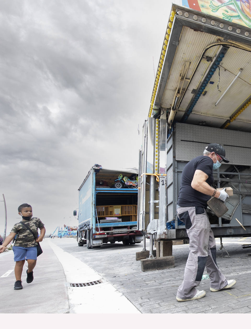 Era la primera vez que se instalaba el ferial del Paseo Nuevo sin el contexto de la celebración de la Semana Grande, lo que en un primer momento provocó dudas sobre cuál sería la respuesta del público. Ahora, una vez despedidas las atracciones el balance tanto de los feriantes como de Donostia Festak no puede ser más satisfactorio. Se han superado las expectativas en cuanto a afluencia de personas y se ha constatado un elevado respeto por el cumplimiento de las normas sanitarias impuestas por la pandemia del Covid.