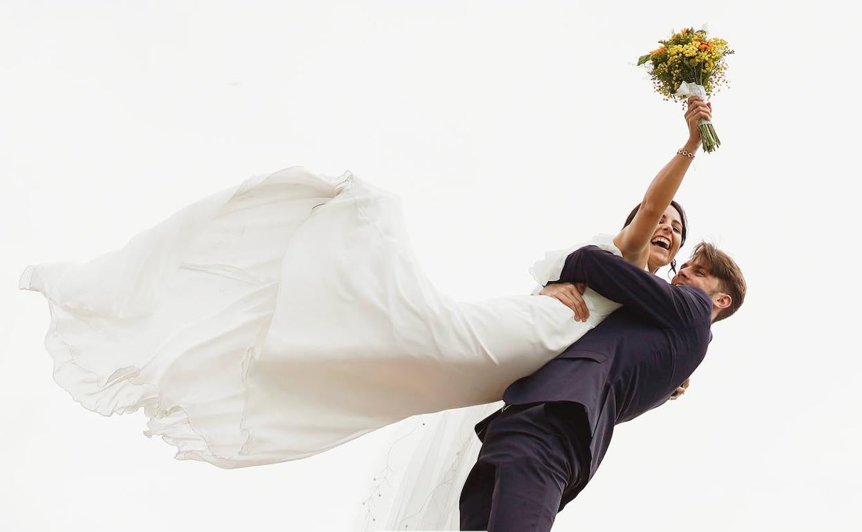 La esperada boda del jugador de baloncesto Mike Carlson y la periodista Danae Zarzuelo