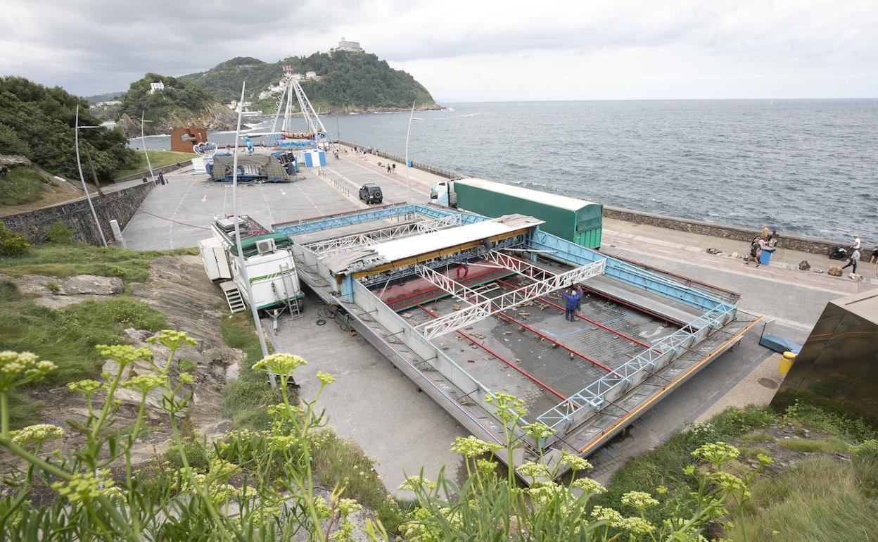 Los feriantes se afanaban ayer en desmontar las atracciones y despejar el Paseo Nuevo, donde los vehículos podrán volver a circular a partir de mañana.