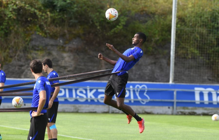 Fotos: Isak vuelve a entrenar en Zubieta