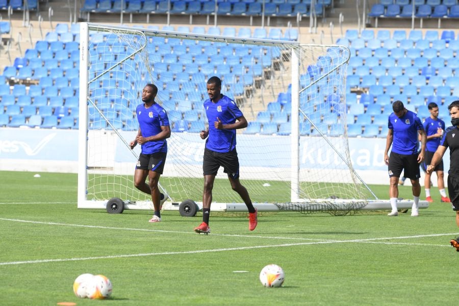Fotos: Isak vuelve a entrenar en Zubieta