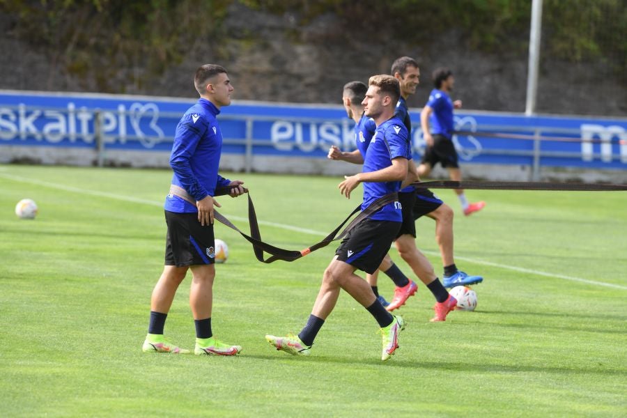 Fotos: Isak vuelve a entrenar en Zubieta