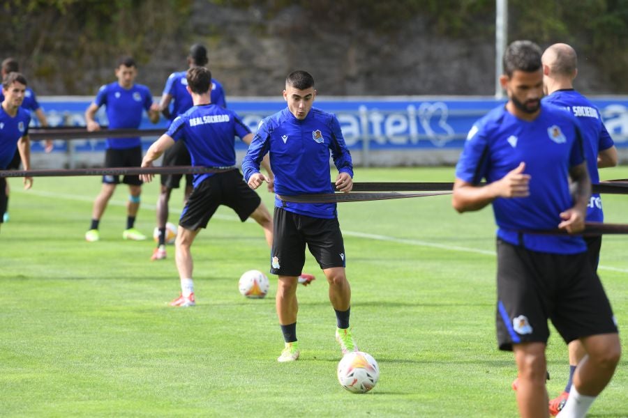 Fotos: Isak vuelve a entrenar en Zubieta