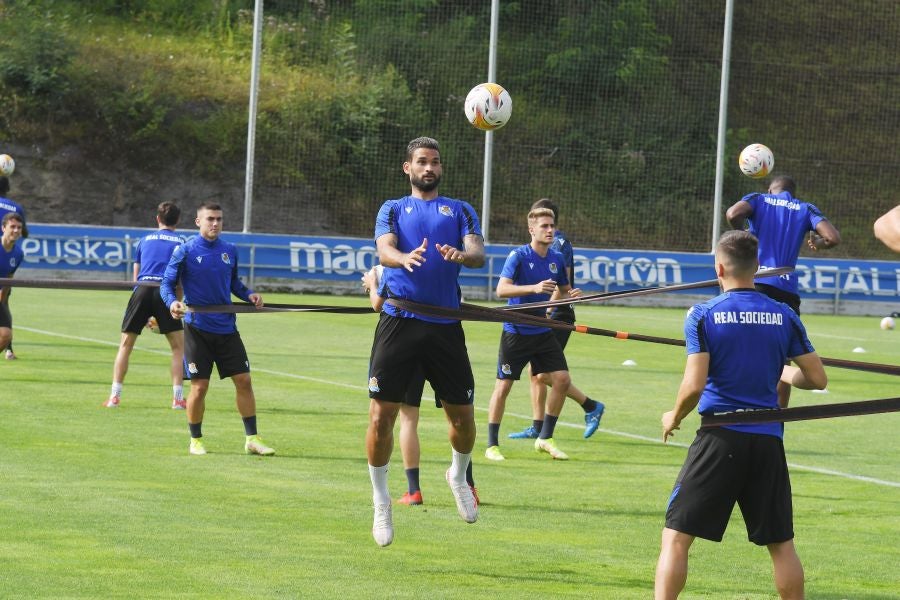 Fotos: Isak vuelve a entrenar en Zubieta