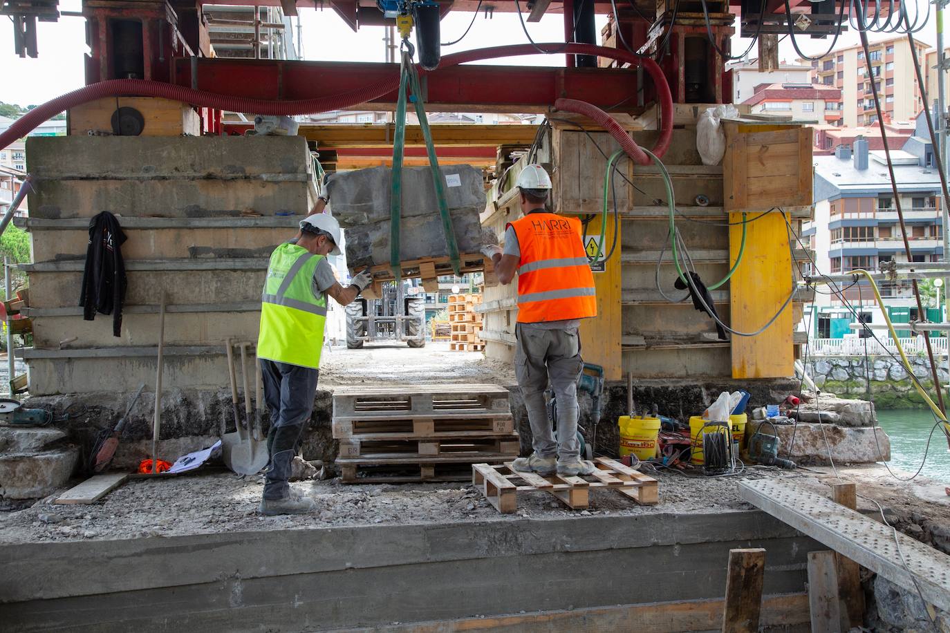 Fotos: Reconstrucción piedra a piedra