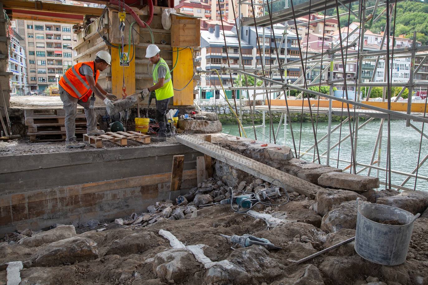 Fotos: Reconstrucción piedra a piedra