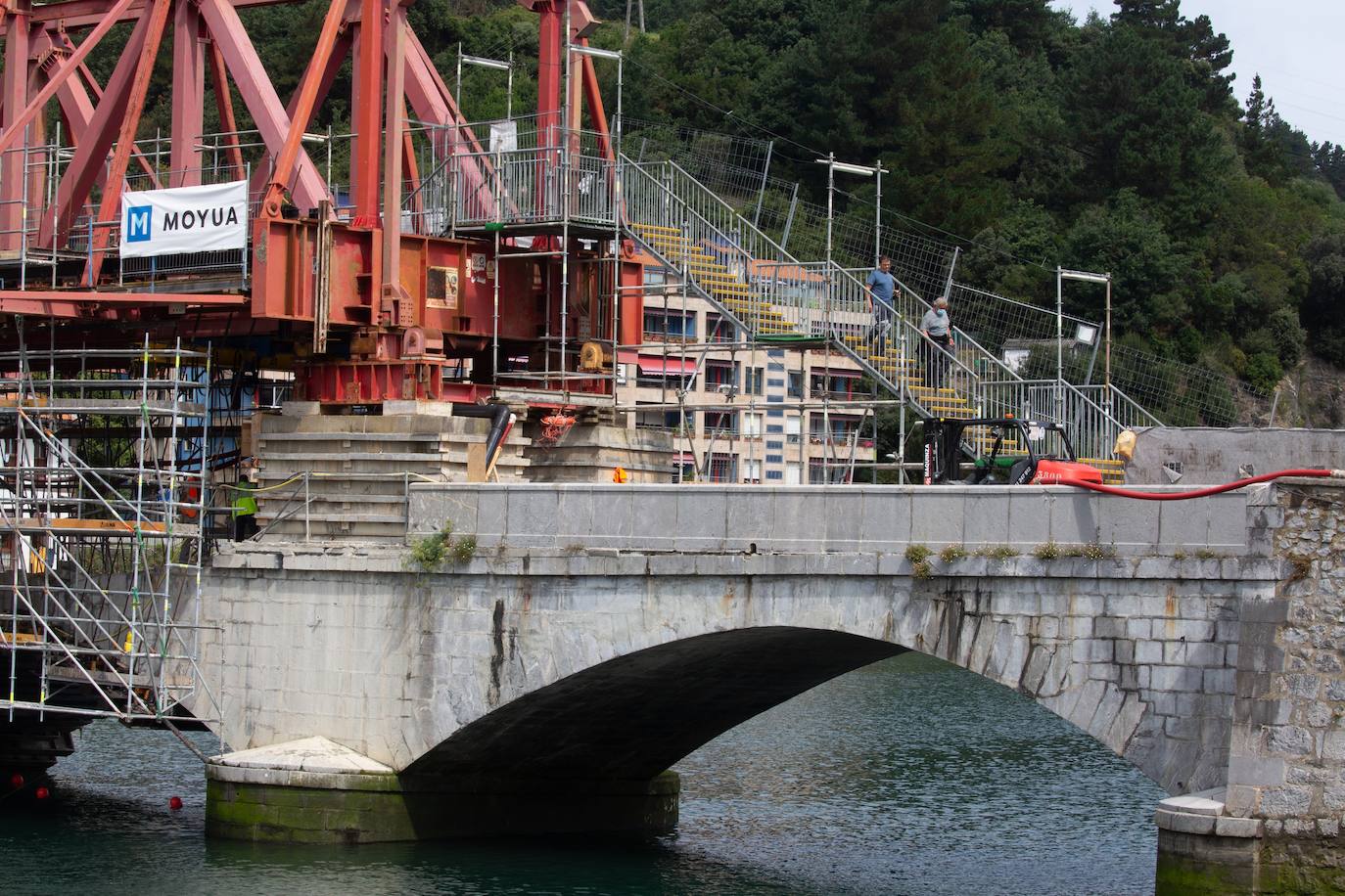 Fotos: Reconstrucción piedra a piedra